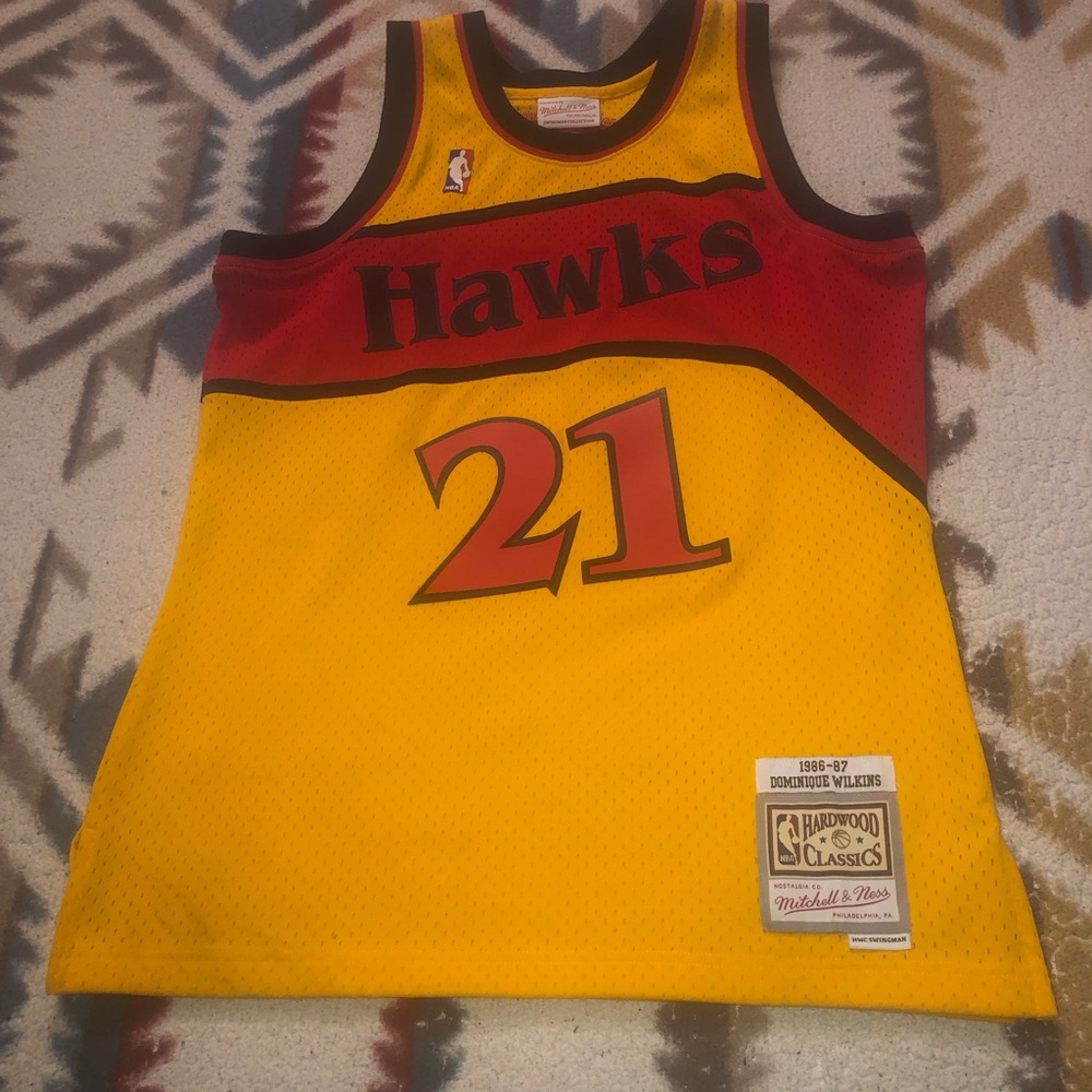 Mitchell & Ness Atlanta hawks Yellow and Red Hawks Jersey with alanta Sneakers